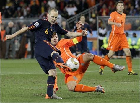 FotbollsVM-Finalen 2010: Ett Ödesdigert Straffslag och Spaniens Triumphant Genombräck