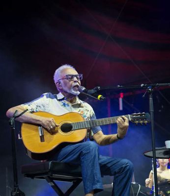 Glastonbury Festival 2016: En musikalisk pilgrimsfärd till den brasilianska rytmens tempel med Gilberto Gil